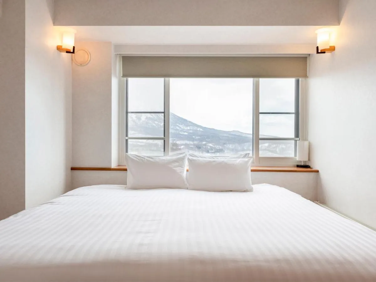 Mountainside Palace Niseko 2*,  Japan